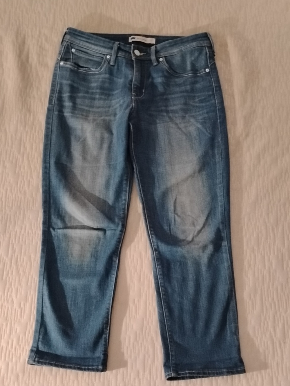 Levi's Women's Mid-Blue Straight-Leg Jeans